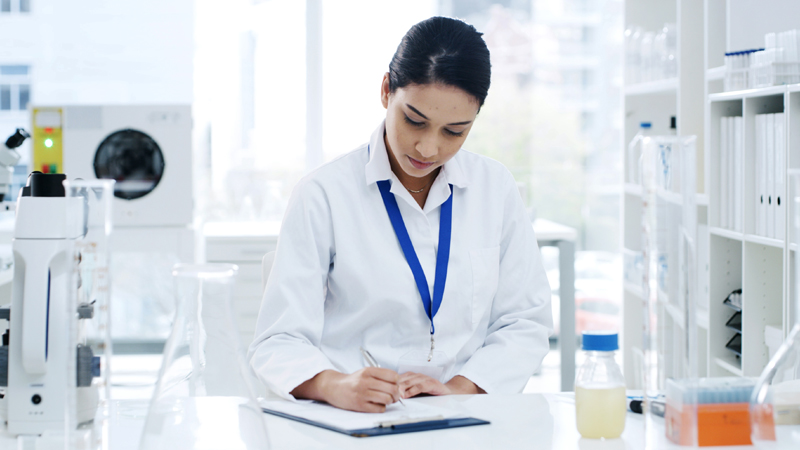 De verborgen kosten van handmatige lab-aanvragen